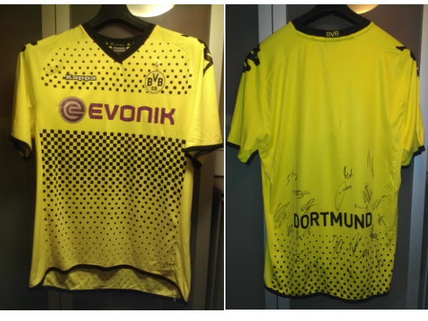 Borussia Dortmund Trikot mit Unterschriften Borussia Dortmund Trikot mit Unterschriften